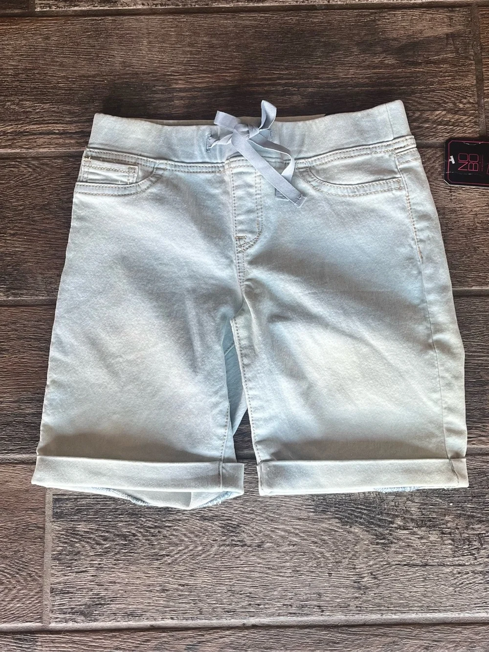 No Boundaries Light Wash stretch cuffed long Bermuda shorts S juniors